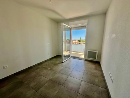 Location Appartement 3 pièces 63m² NIMES 30000 - Photo 2