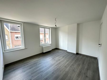 Instapklare en gezellige rijwoning in het centrum van Roeselare - Photo 3