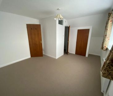 3 bedroom link detached house to rent - Photo 3