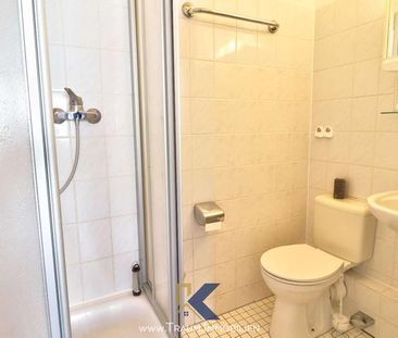 helle 2-Zi.-Whg. mit kleiner Küchenzeile und eigenem PKW-Stellpl. a... - Photo 2