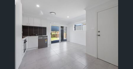 Modern 2 Bedroom Duplex - Photo 3