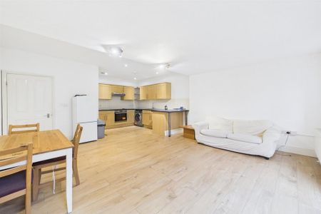 3 bedroom flat to rent - Photo 3