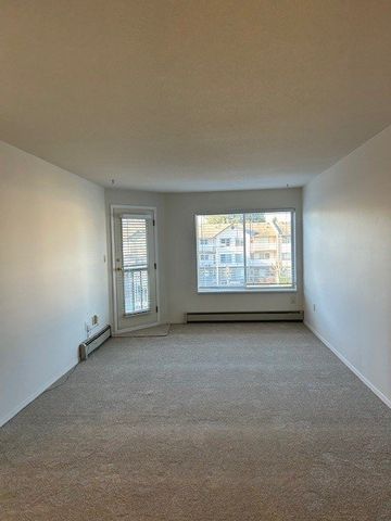 Mayfair Village East 2BD/1BA - Photo 2