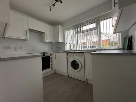 Leatherhead, KT22 - Photo 4