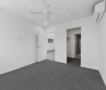 Oversized 2 bedroom + separate multipurpose room – Take the 3D Virt... - Photo 3