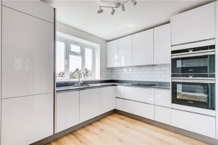 3 bedroom flat to rent - Photo 5