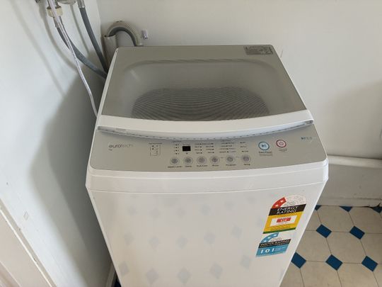 Nice and tidy great location - Photo 1