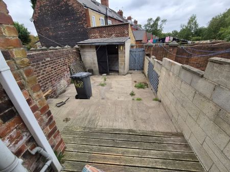3 bed Terraced - To Let - Photo 5