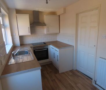 2 bedroom semi-detached house to rent - Photo 4