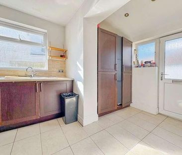 Manor Way, Whitchurch, Cardiff, CF14 - Photo 6