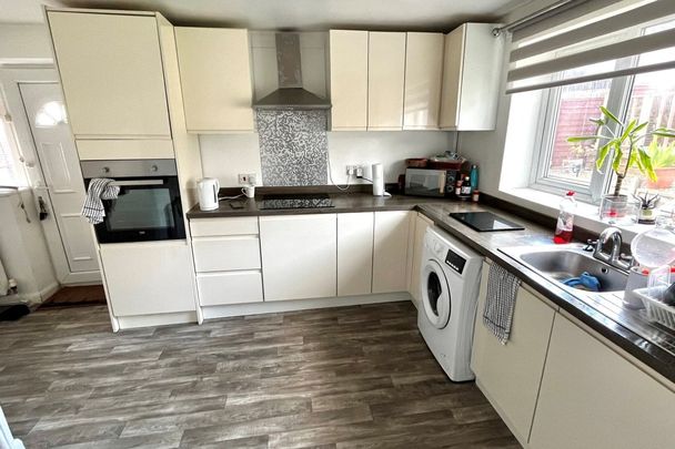 Springfield Crescent - Photo 1