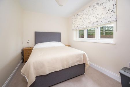 3 bedroom detached bungalow to rent - Photo 3