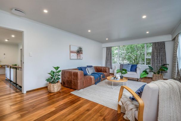 52 Kiwi Crescent, Tawa - Photo 1