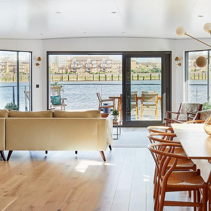 2 bedroom houseboat to rent - Photo 1