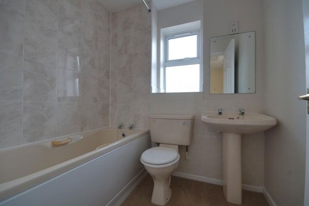 A 3 Bedroom House in Hatherley GL51 3FD - Photo 1