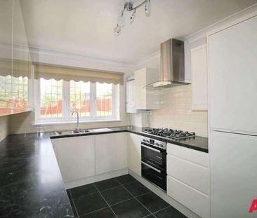 Christopher Close, Hornchurch, RM12 - Photo 5