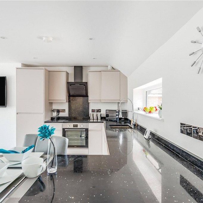 2 bedroom maisonette to rent - Photo 1