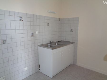 Appt.1er étage : séjour, cuisine, 1 chambre, 1 WC, salle de bains. 58 m2. loyer 418 € hors charges. - Photo 3