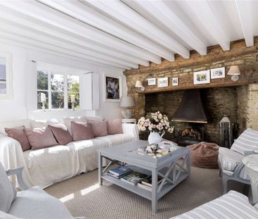 A delightful 5/6 bedroom Grade II listed cottage - Photo 4