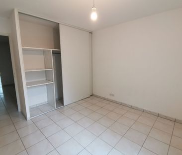 T2 NON MEUBLÉ AVEC PARKING PRIVATIF ET JARDIN - Photo 3