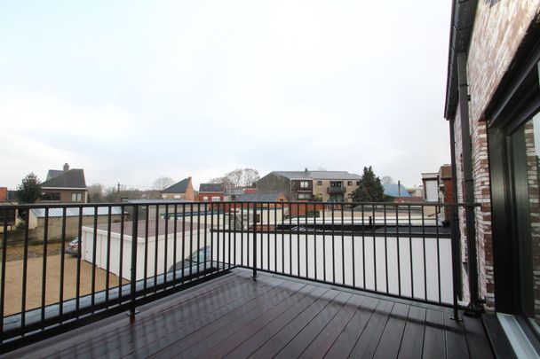 Lichtrijk appartement met terras te huur in Zele - Foto 1