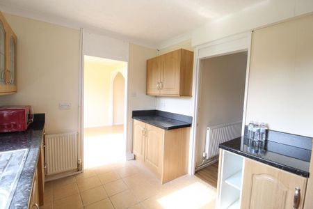 3 bedroom semi-detached house to rent - Photo 5