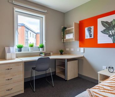 1 bedroom in a flat share to rent - Photo 3