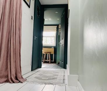 Snug single room with private shower room tucked away at the top of... - Photo 5