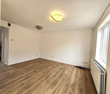 Nickelby Close, London - Photo 1