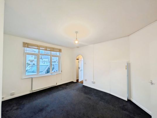 2 Bed End Terrace, Botha Road, E13 - Photo 1