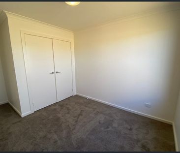 Cosy, Spacious Family Home in Strathtulloh! - Photo 3