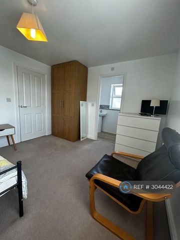 5 bedroom detached house to rent - Photo 4