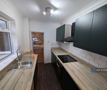 3 bedroom terraced house to rent - Photo 6