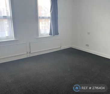 4 bedroom semi-detached house to rent - Photo 2