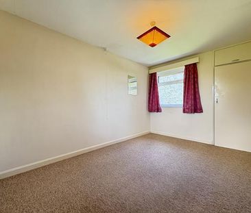 4 bedroom semi-detached house to rent - Photo 5