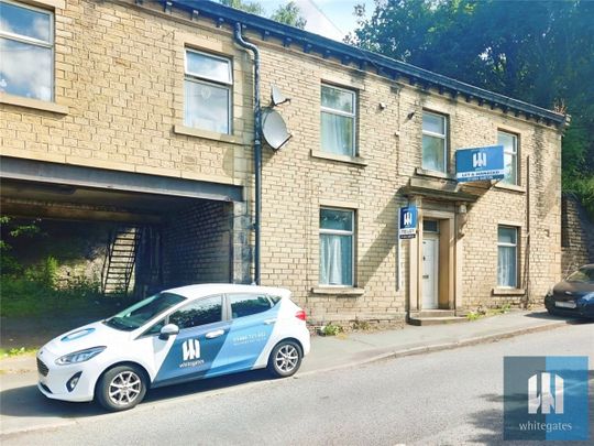 Lowergate, Huddersfield, HD3 - Photo 1