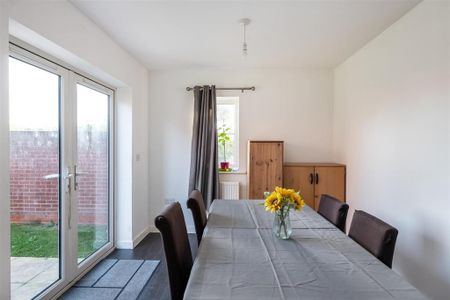 3 bedroom detached house to rent - Photo 2