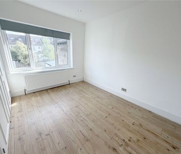 The Broadway, NW7, London - Photo 3