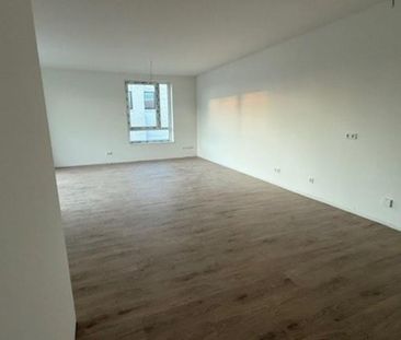 ERSTBEZUG: Helle 3-Zimmer mit Einbauküche, Loggia, Eichendielen Des... - Photo 1