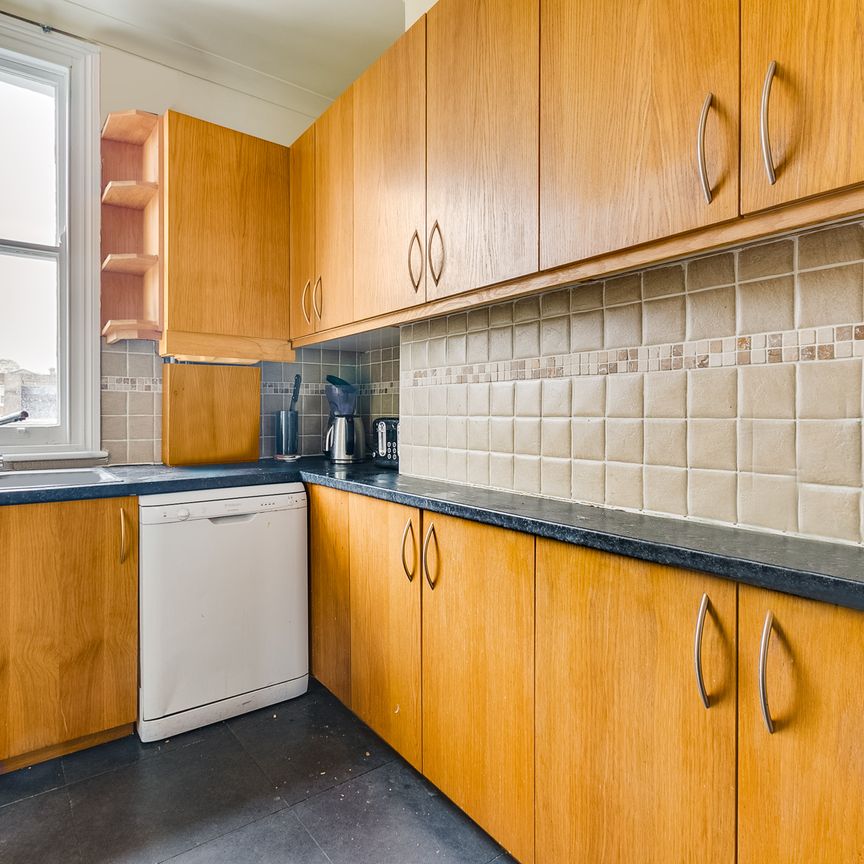 Lambourn Road, Clapham, SW4, London - Photo 1