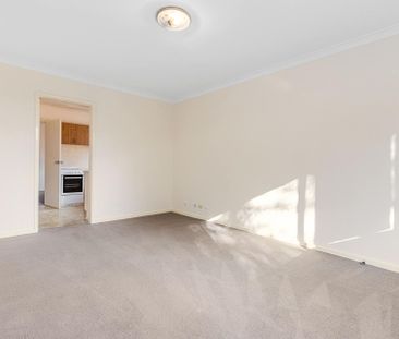 1-bedroom single level flat in a great location - Photo 4