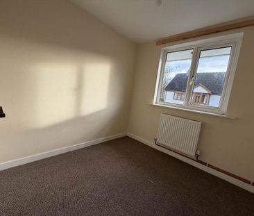 4 bedroom semi-detached house to rent - Photo 4