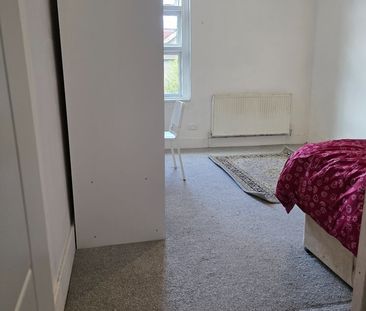 Room in a Shared House, Leyton Green Road, E10 - Photo 1