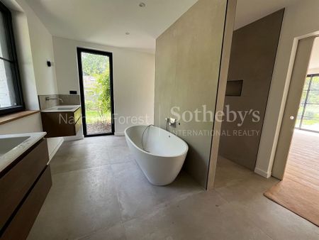 Location Maison 8 pièces 250m² CROIX 59170 - Photo 4