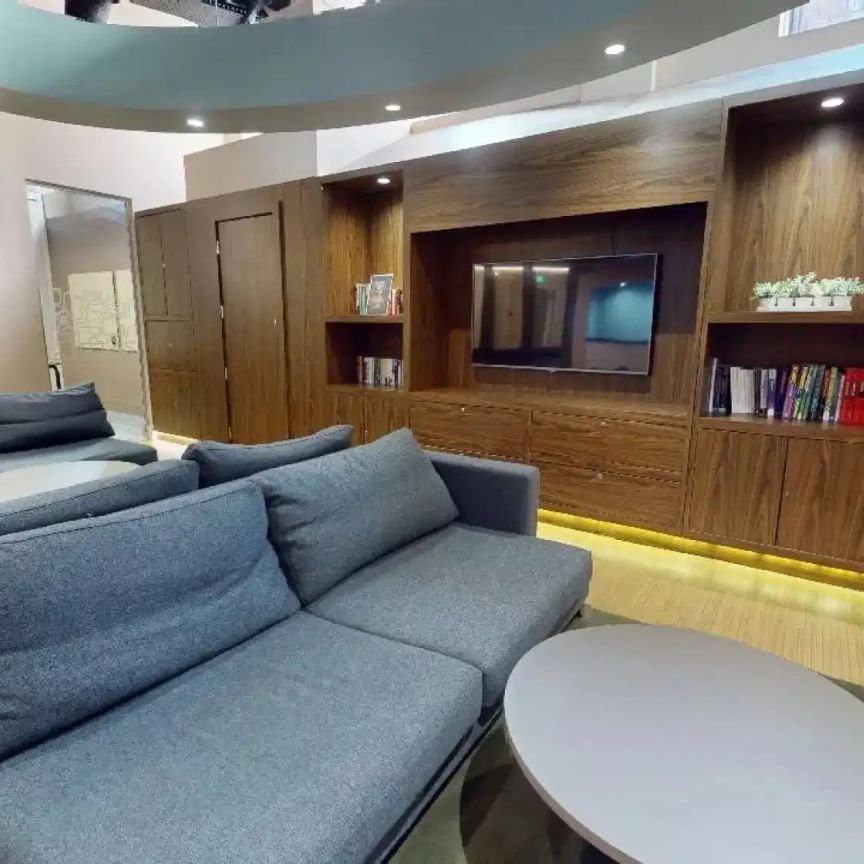 Platinum Studio - Photo 1