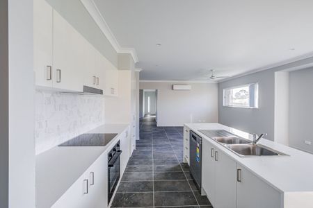 Stunning Four Bedroom Home With Loads Of Special Features - Photo 4