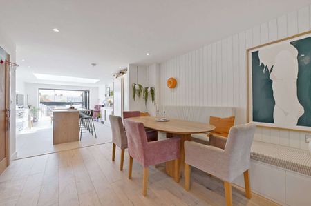 Modern family living at its finest, with a bespoke kitchen, spacious principal suite, and landscaped garden - Photo 3