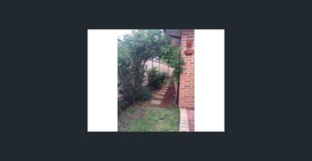 Beautifully Renovated 3-Bedroom Townhouse in a Quiet, Convenient Location - Photo 5