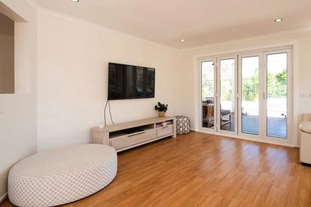 Unfurnished sensational beachside family home! - Photo 4