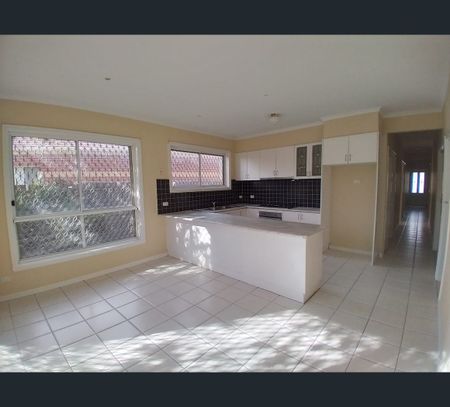 1/2 Verne Close, Delahey, Vic 3037 - Photo 5